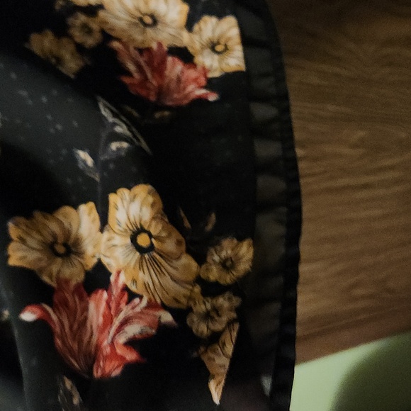 Maurices Plus Floral Top - Picture 7 of 8